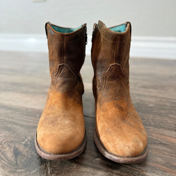 Corral Women's Lamb Round Toe Cowboy Zip Bootie, Chocolate Tan, 9M - Picture 2 of 13